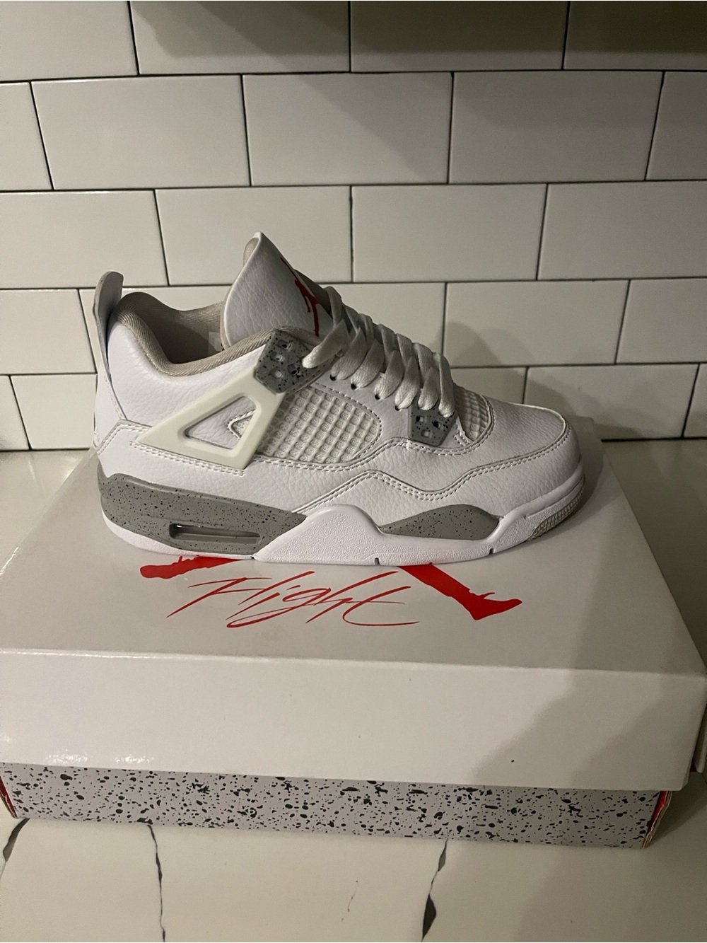 Men’s Retro 4 White Oreo Size 4.
